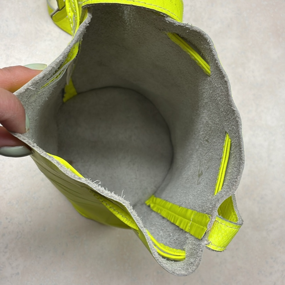 Baggu Crossbody Bag - Picture 6 of 11